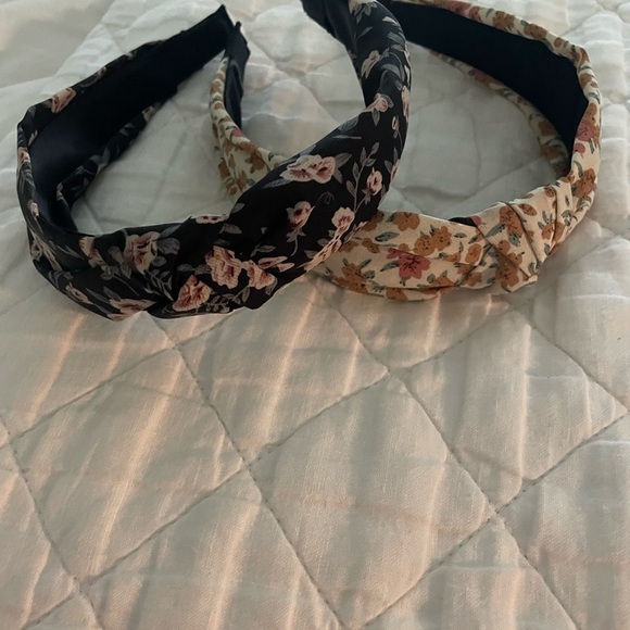 Accessories - Floral Headband Set - Black and Cream